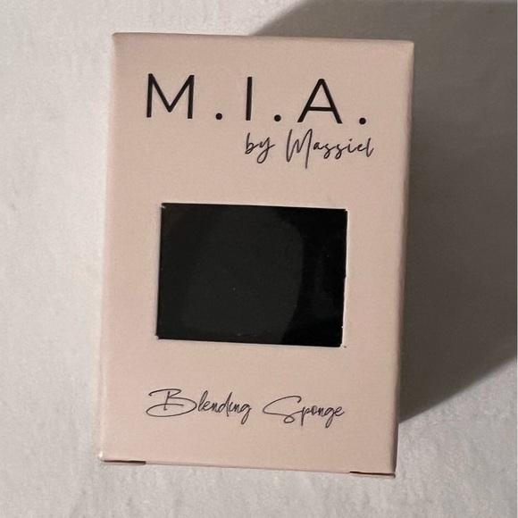🌟NIB🌟 M.I.A. by Massiel M.I.Artist Blending Sponge in Black - Picture 2 of 8